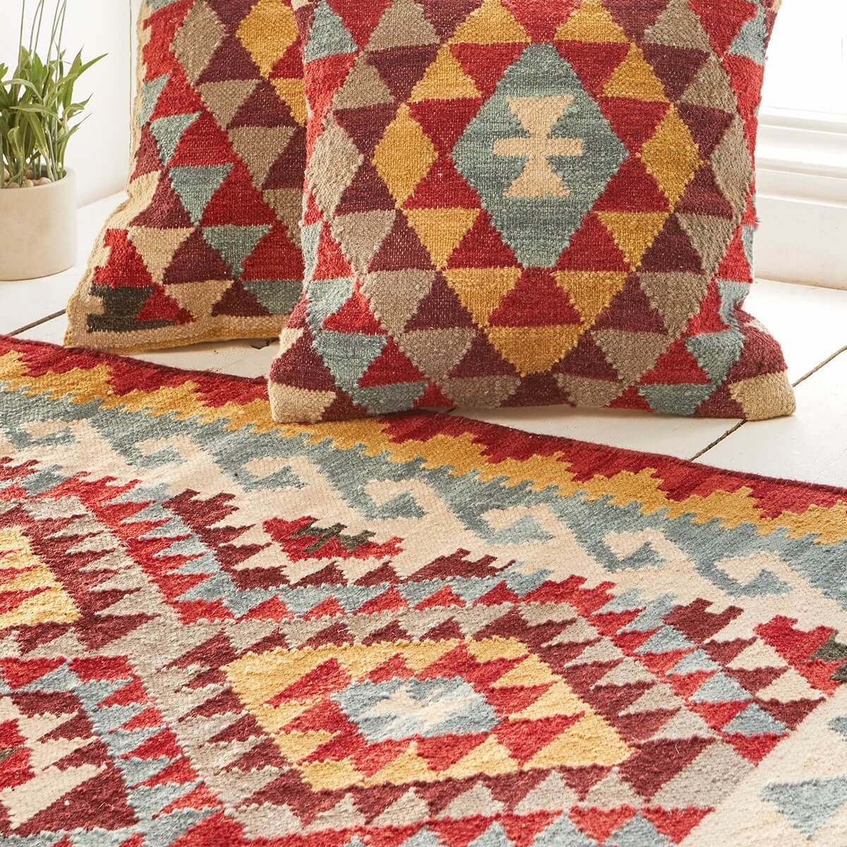 covor traversa lunga kilim in culori vibrante khiva disponibil pe mango+bloom