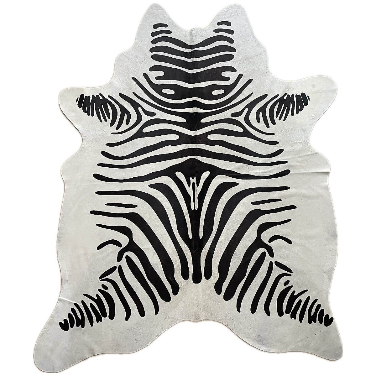 covor din piele de vaca naturala vopsita cu imprimeu de zebra, mango + bloom