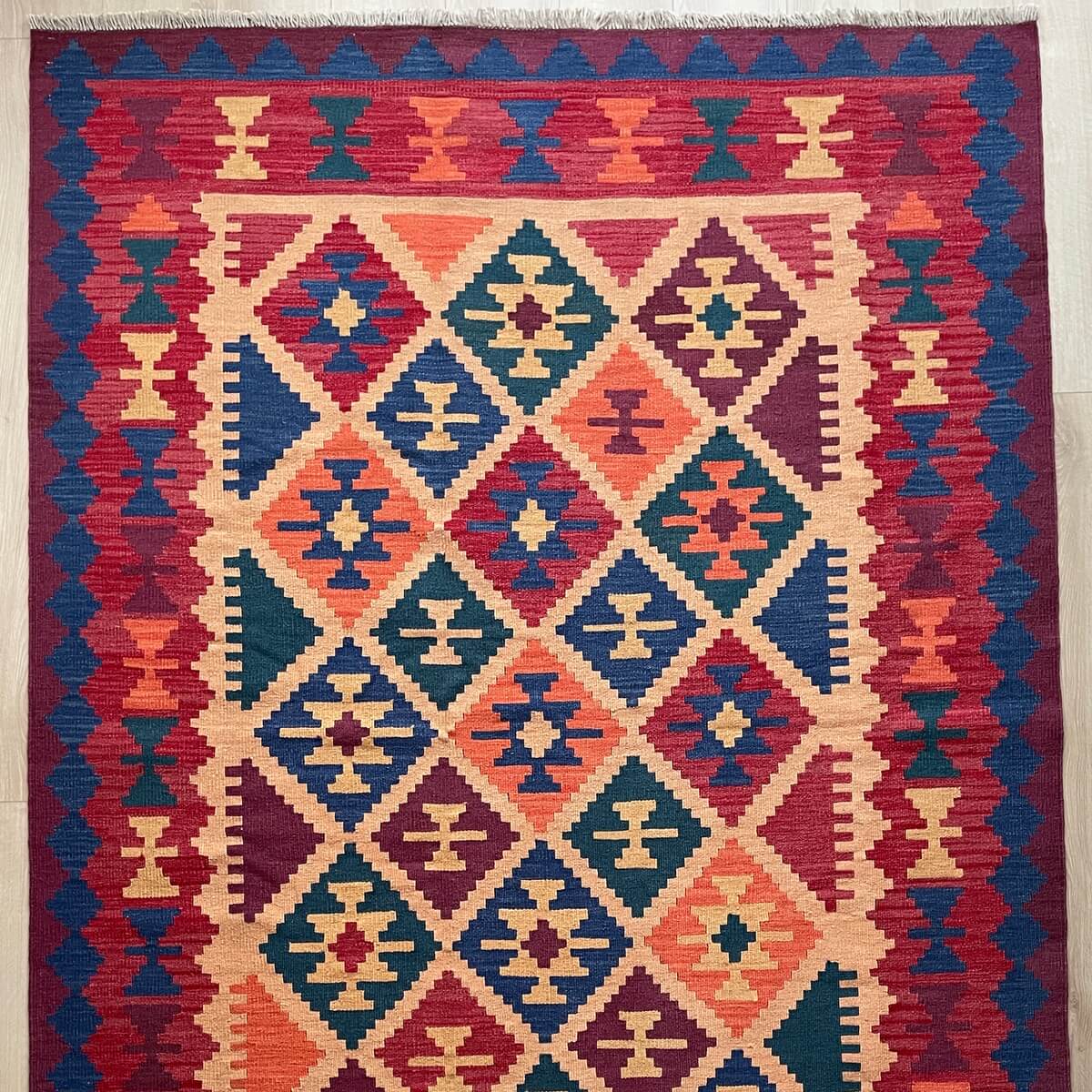 covor cu tesatura plata kilim - tesut manual in iran - colorat cu modele traditionale - 230x170 - de sus