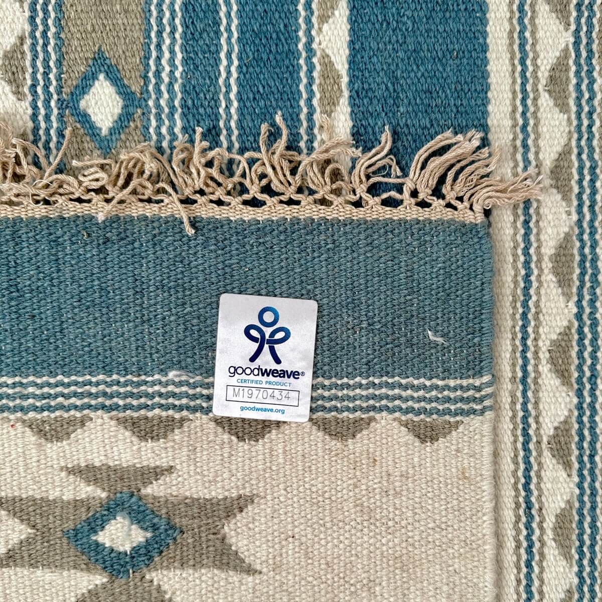 covor traditional kilim Kovalam, tesut manual din lana si bumbac, model cu linii si romburi, certificat