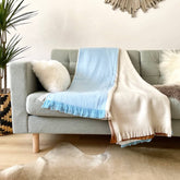 Patura in dungi din lana de alpaca, Bleu Maro, pe canapea