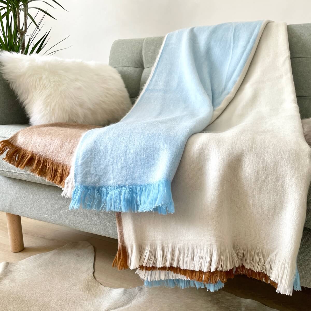 Patura in dungi din lana de alpaca, Bleu Maro, zoom canapea